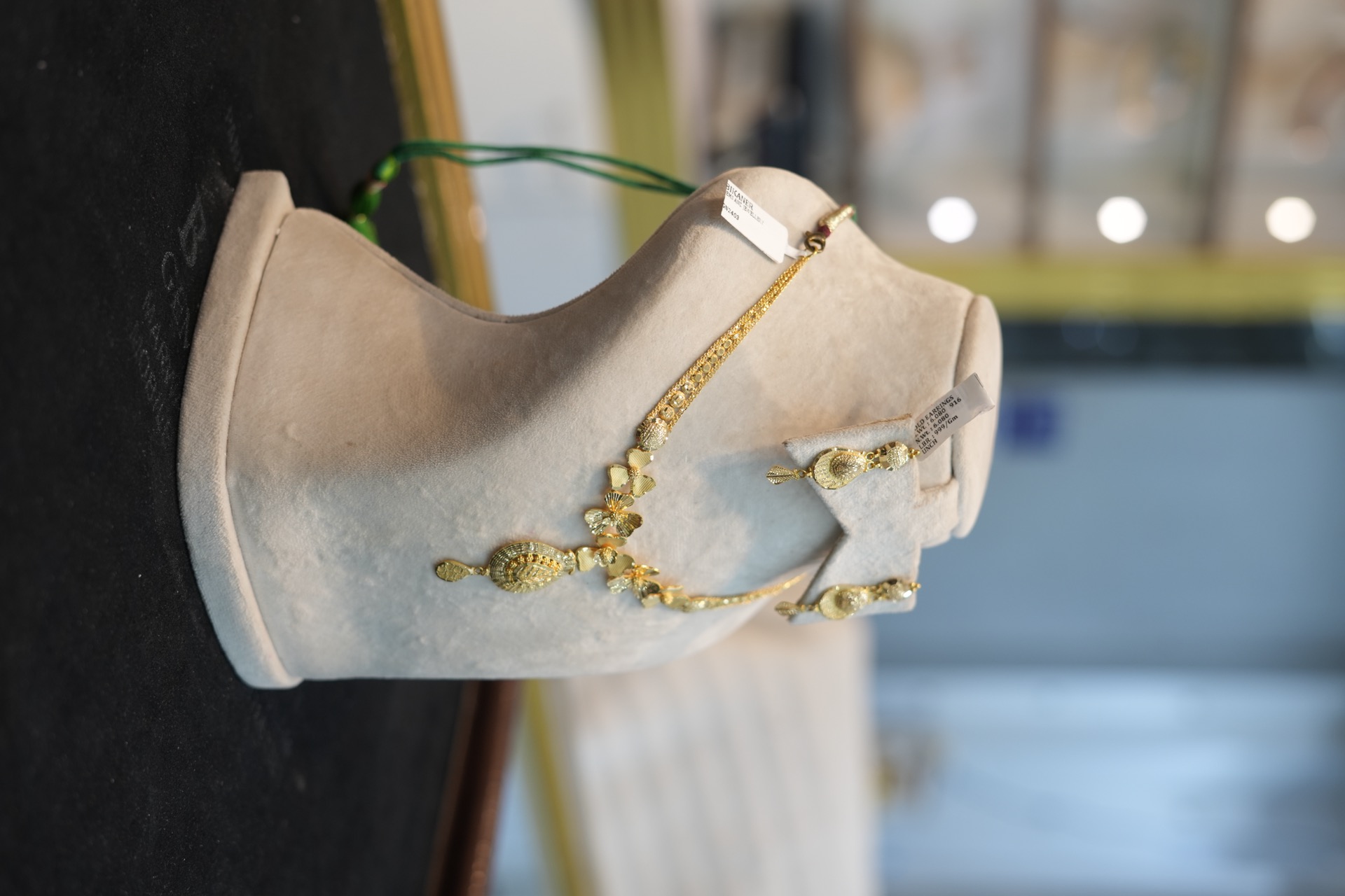Traditional necklace set