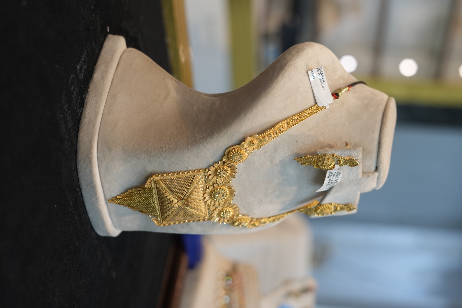 Gold neckpiece