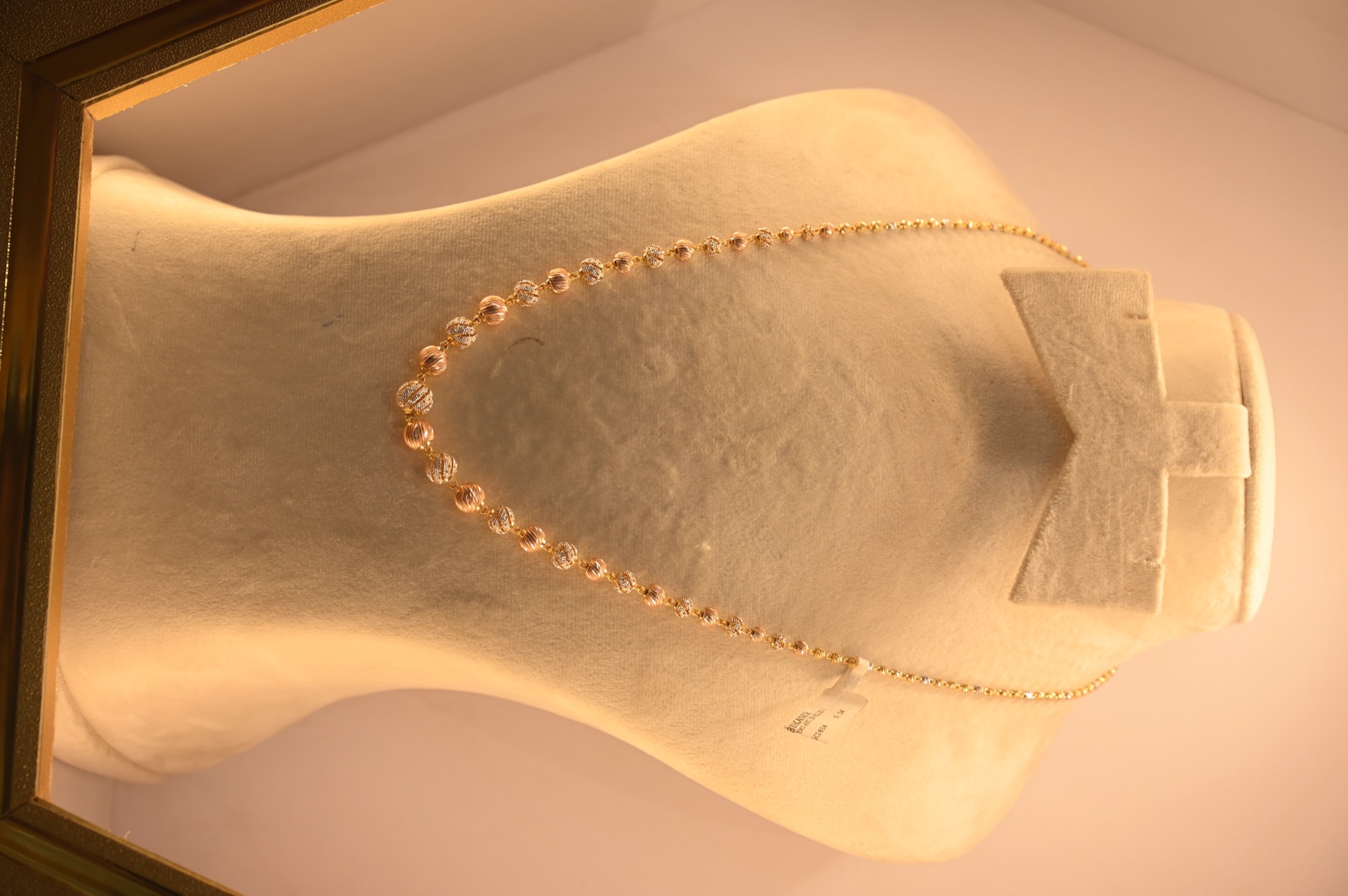 Delicate gold neckpiece
