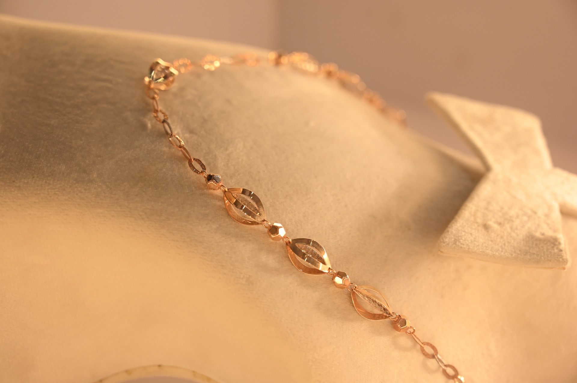 Diamond pendant chain