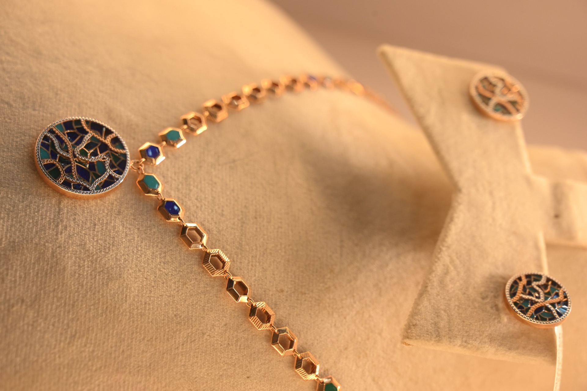 Gemstone ring