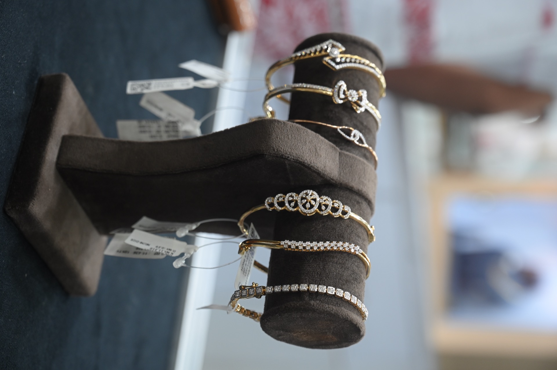 Diamond bangles in 18K gold