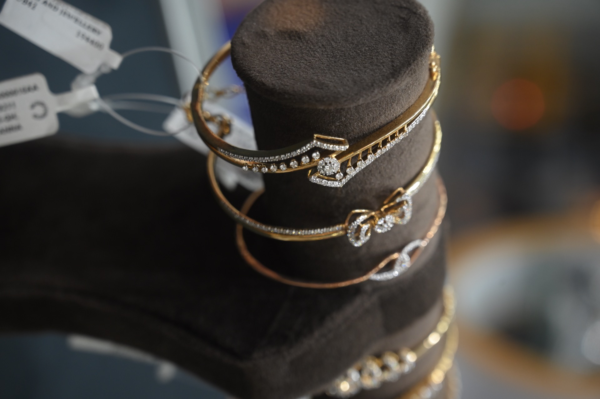 Diamond bangle display